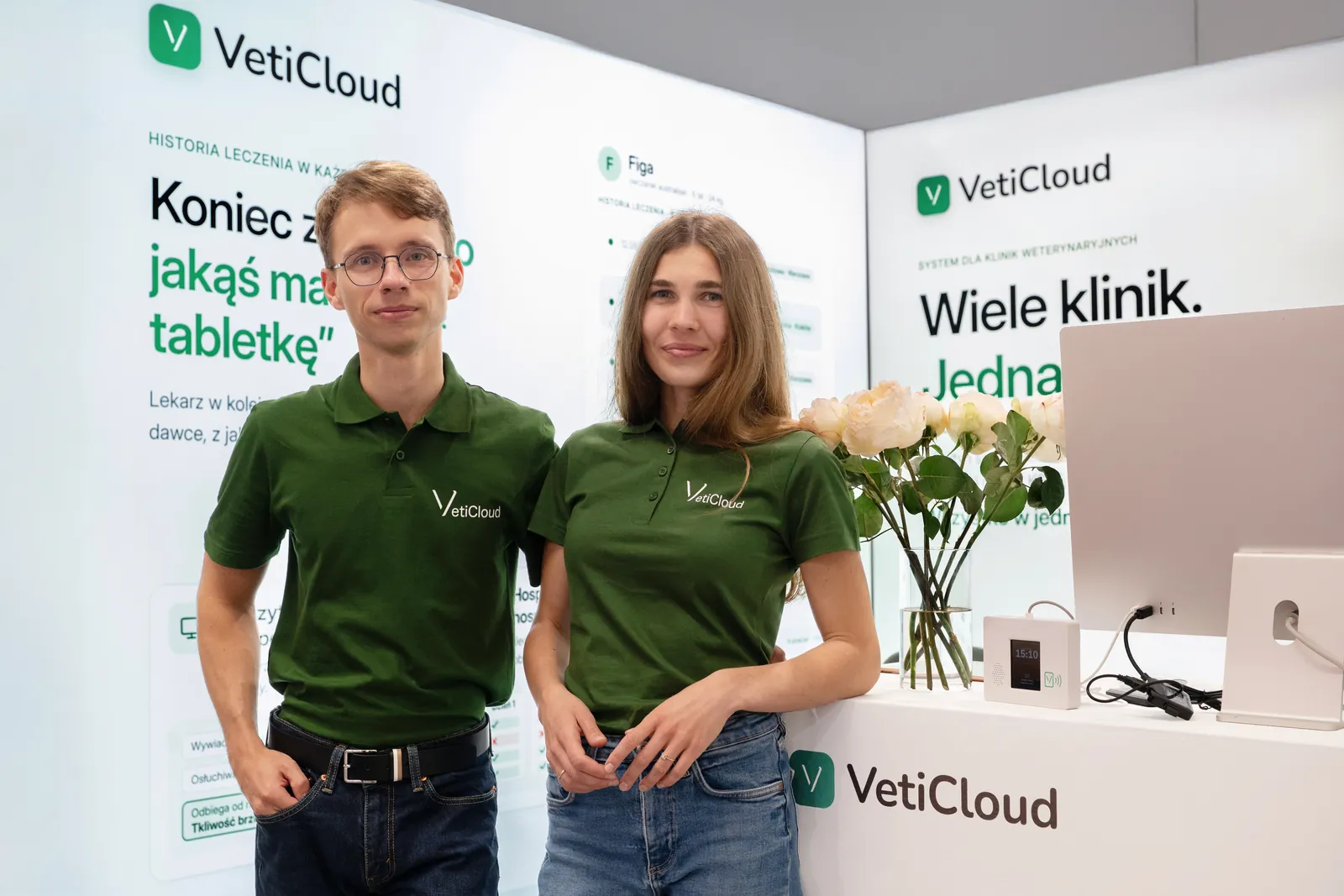 Zespół VetiCloud przy ladzie stoiska F10 w Ptak Warsaw Expo